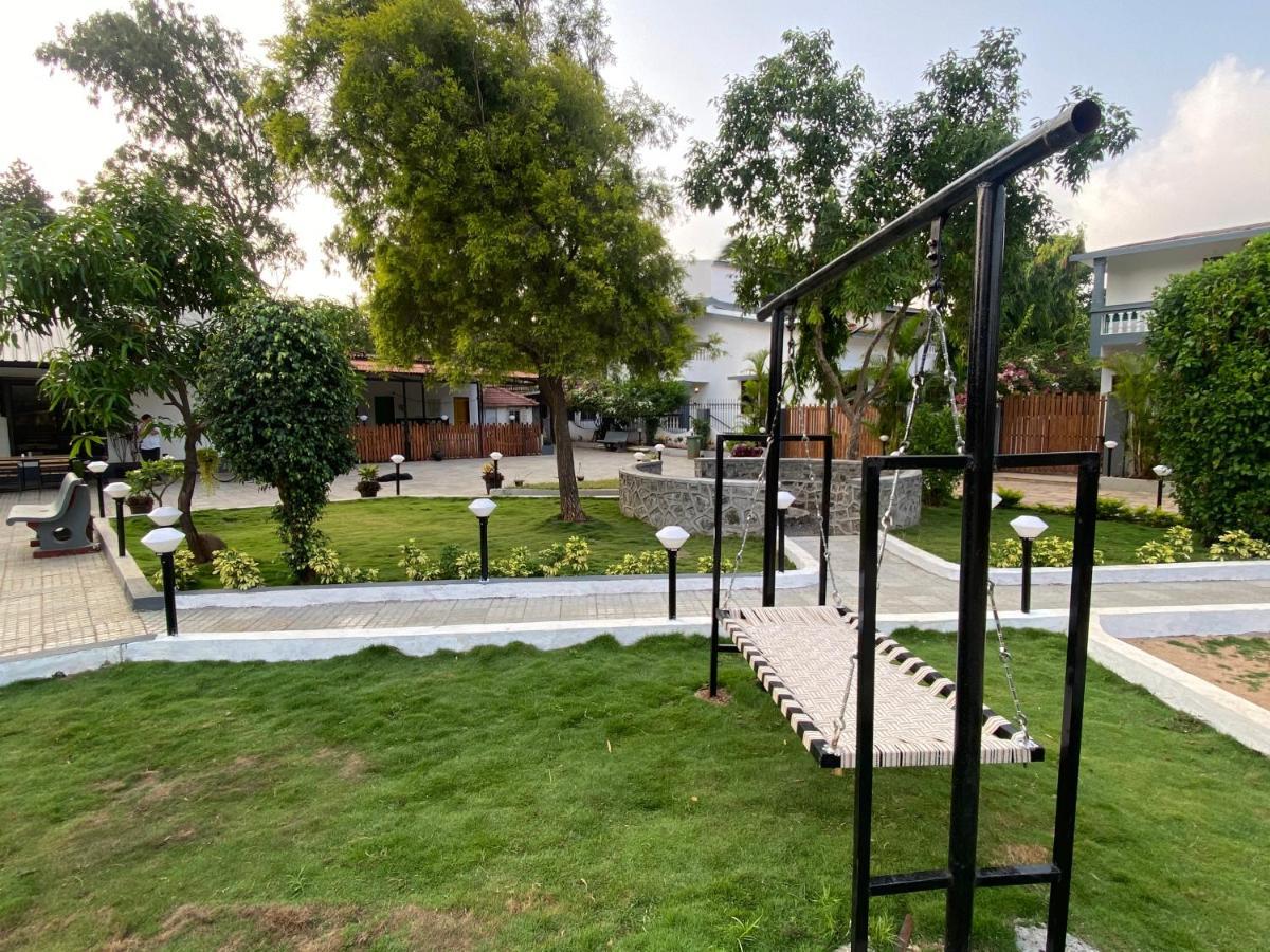 Glass House With Pvt Pool By Miracle Resort & Villa Lonavala Esterno foto