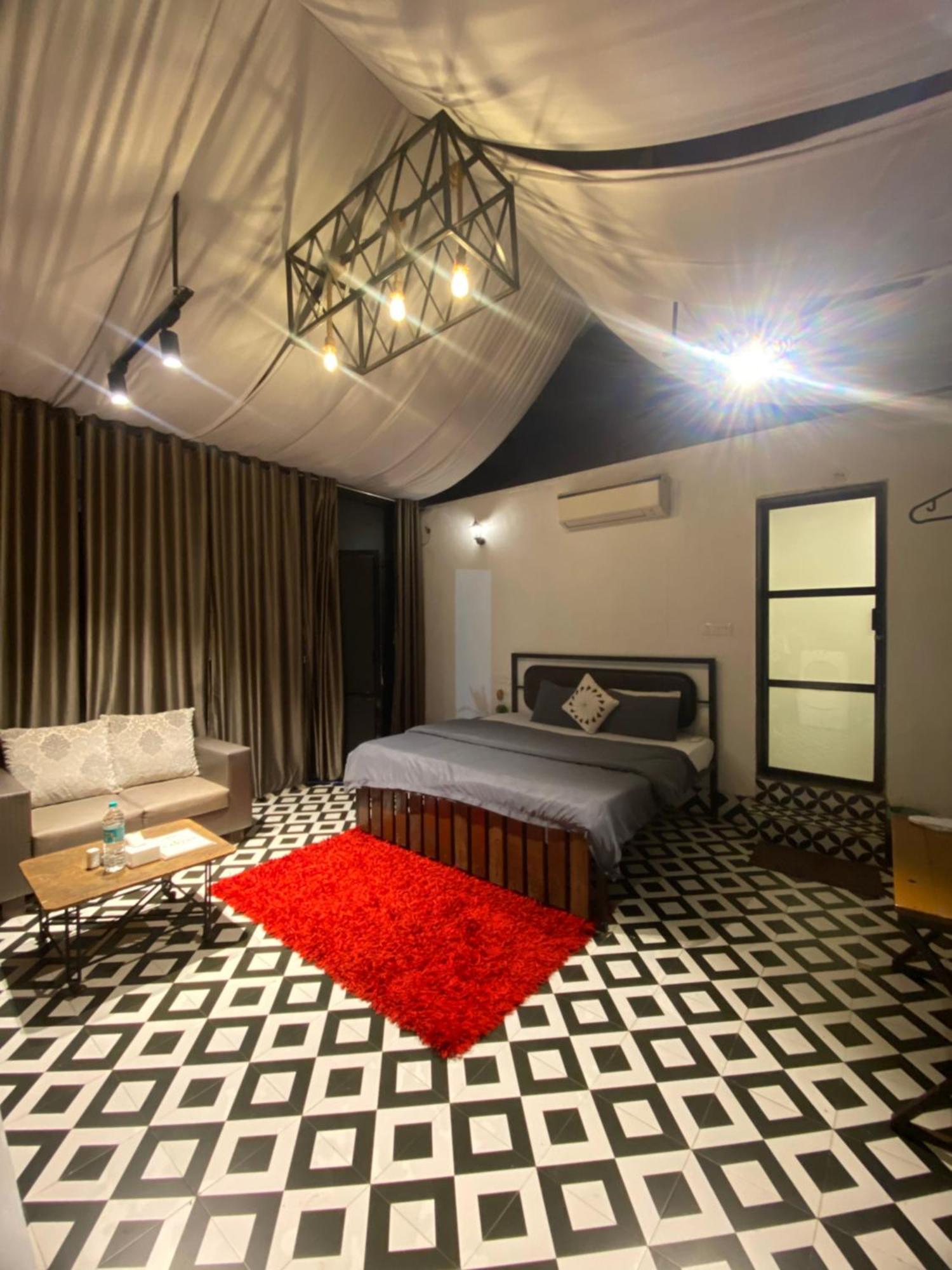 Glass House With Pvt Pool By Miracle Resort & Villa Lonavala Esterno foto