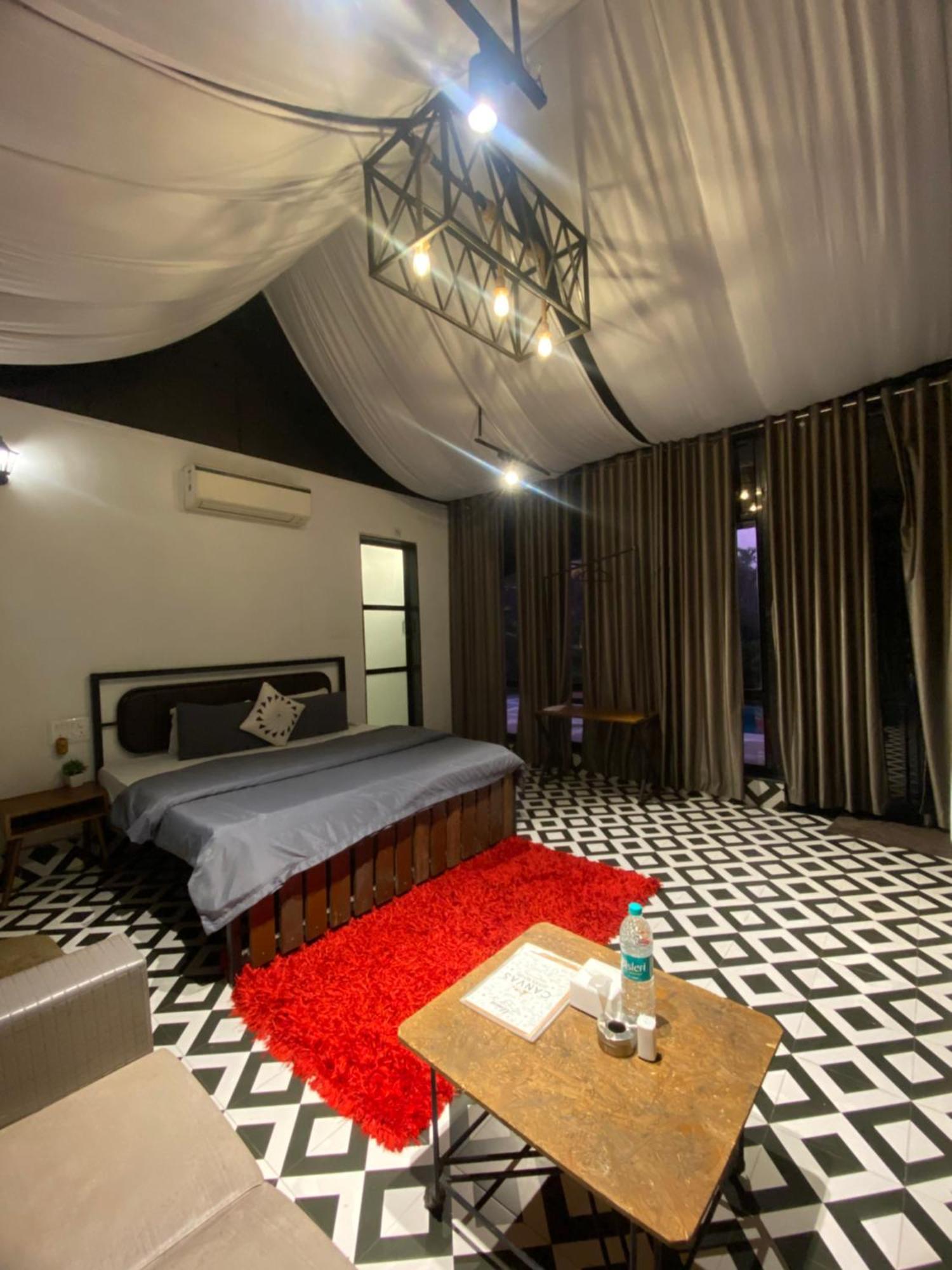Glass House With Pvt Pool By Miracle Resort & Villa Lonavala Esterno foto