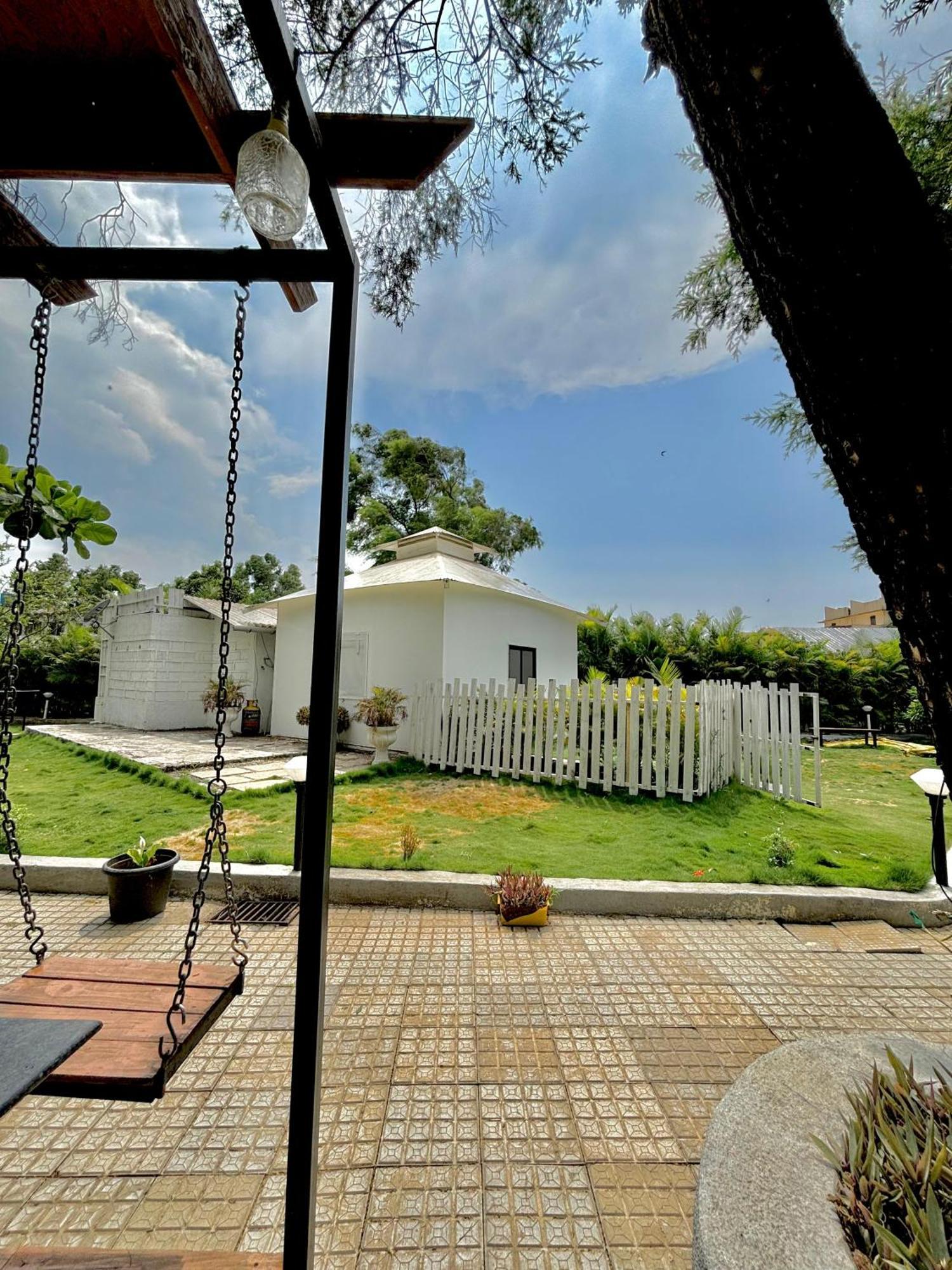 Glass House With Pvt Pool By Miracle Resort & Villa Lonavala Esterno foto
